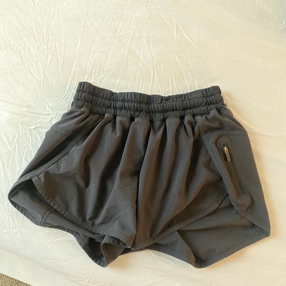 Lululemon Tracker Short - Picture 4 of 4